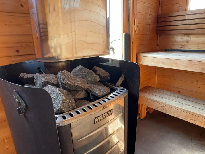 薪ストーブでフィンランドのサウナ体験