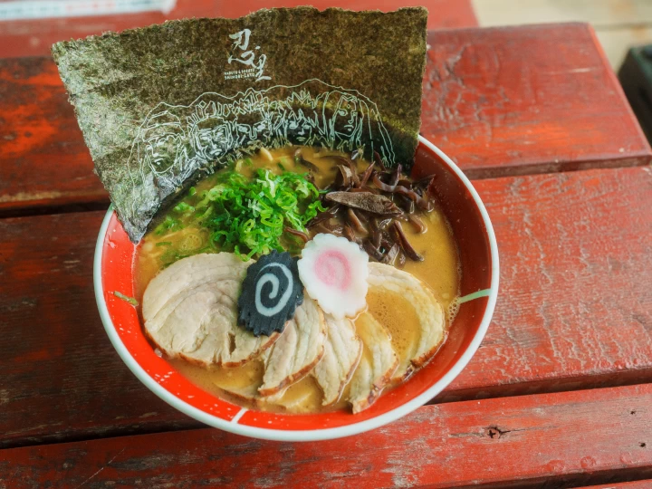 淡路シェフガーデンにうずまきナルトの「ラーメン一楽」が期間限定出店