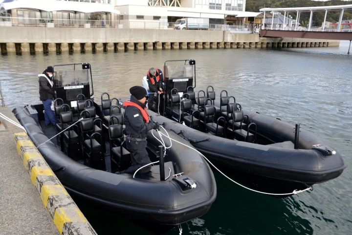 RIB＝Rigid-Hulled Inflatable Boat