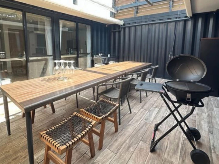 アウトドアデッキでBBQ