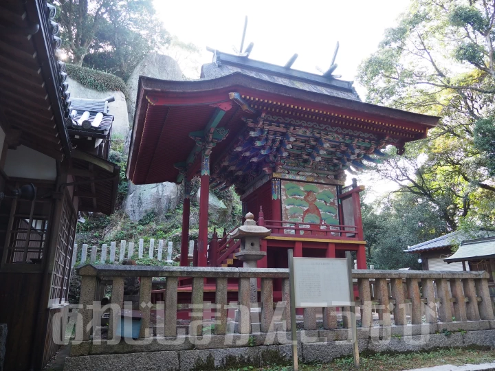 岩上神社の本殿