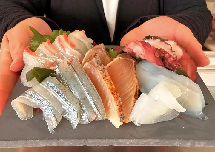 淡路島産 お刺身盛り合わせ（2～3人前）3,240円(税込）