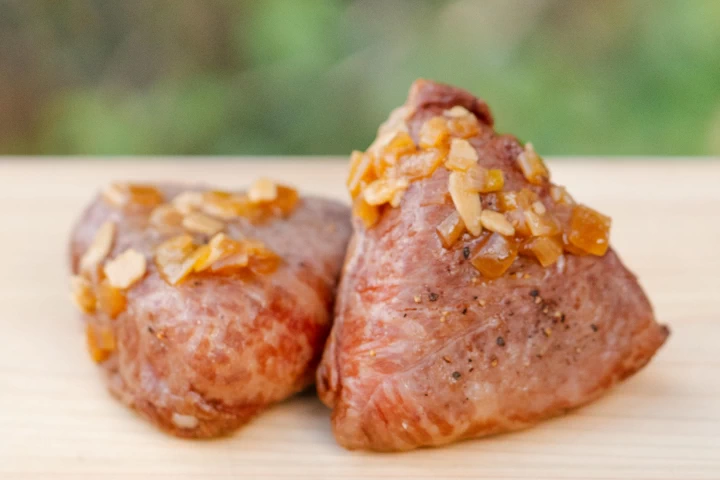 淡路和牛肉巻きおむすび(9月末まで販売予定) 1,500円(税込)