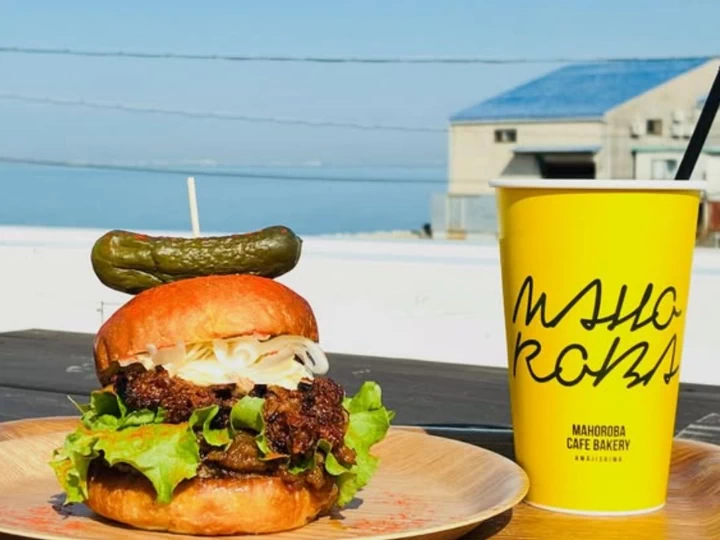 淡路和牛100％バーガーが話題！「Burger & Cafe MAHOROBA」