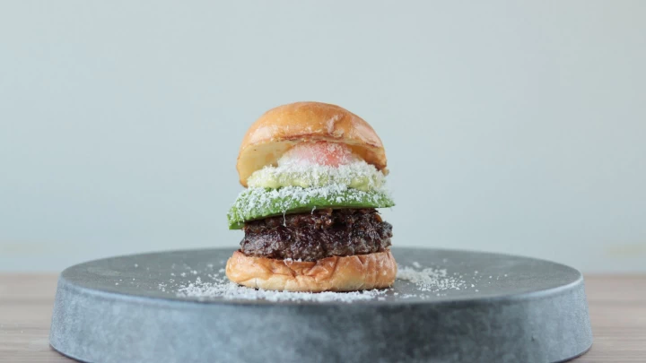 女性人気の高い「アボカドバーガー」