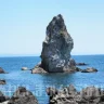 【上立神岩(かみたてがみいわ)】沼島のシンボル奇岩！国生み神話のパワースポット