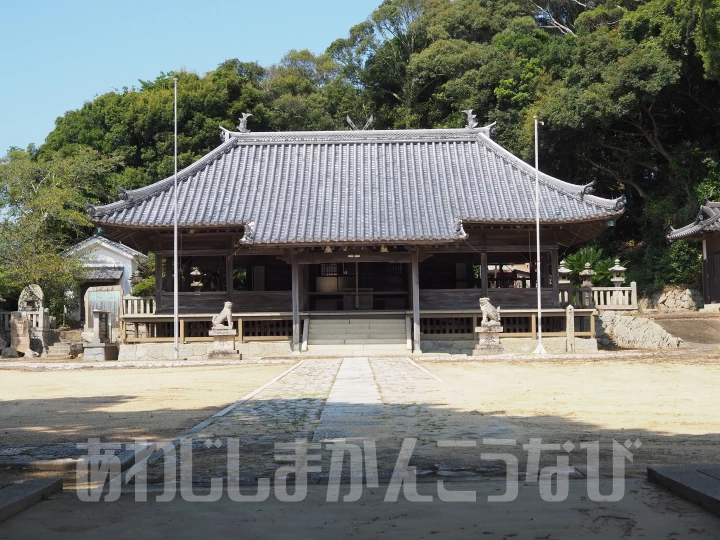 隣には春日神社があります