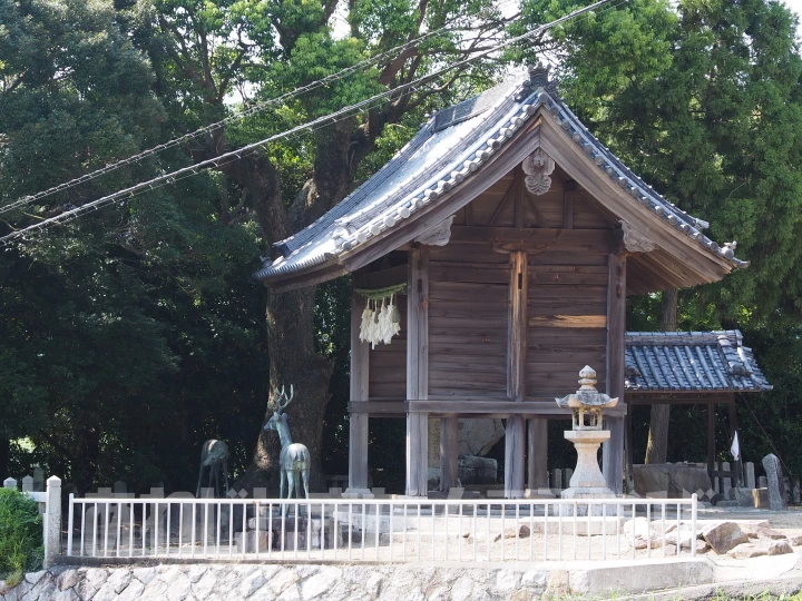 春日神社の入口には鹿