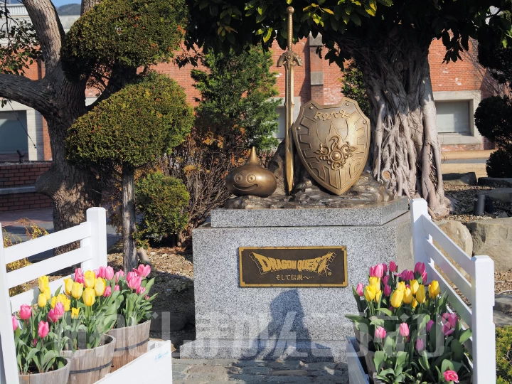 ドラゴンクエスト誕生30周年記念碑
